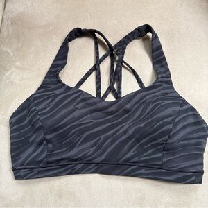 Lululemon Strappy Sports Bra in Le Tigre Camo Deep Coal Multi Black Gray Tiger